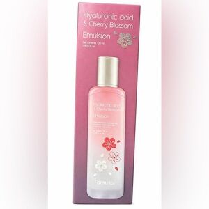 Farm Stay Hyaluronic Acid & Cherry Blossom Emulsion
